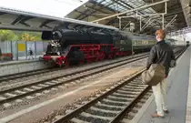 IGE Werrabahn-Eisenach 41 1144-9 mit dem RE 16991  Sormitztal-Express  nach Blankenstein (Saale), am 30.09.2017 in Erfurt Hbf.