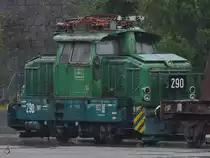 Die ausgemusterte Elektrolokomotive 290 der Ruhrkohle AG ist auf dem Museumsgelände der Henrichshütte abgestellt. (Hattingen, September 2017)