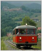 F�r eine private Gesellschaft, die am 12.5.2007 den Sondierstollen des Koralmtunnels besuchte, wurde von Graz aus VT 10.02 als SPz 8509 nach Deutschlandsberg, respektive bis zur Leibenfelder H�he in Verkehr gesetzt. Die Aufnahme entstand kurz nach Deutschlandsberg auf der sogenannten  Leibenfelder H�he  mit der Burg Deutschlandsberg im Hintergrund.