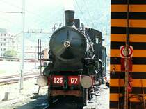  Berliner fotografiert Berlinerin  Ex.FS Dampflok 625.177(Schwartzkopff,Berlin 1922)des Vereins  Gruppo ALe 883 
vor dem Depot in Tirano/Italien.Ganz links hinter dem 
Zaun der RhB Bahnhof.10.05.07