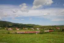 EU07-413 mit Personenzug  G�ral , Cięcina am 12.05.2007