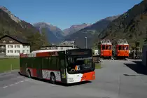 Verein Sernftalbahn:
EINST UND JETZT
DAS WAR DIE SERNFTALBAHN
Die drei modernen Triebwagen CFe  4/4   5 – 7  wurden bei der SeTB im Jahre 1949 in den Betrieb genommen.
  
Nach der Stillegung der Sernftalbahn im Jahre 1969 wurden sie von der Aigle-Ollon-Monthey-Champéry-Bahn übernommen, wo sie bis 1986 als BDe 4/4 111-113 auf der Talstrecke Aigle-Monthey zuverlässig ihren Dienst leisteten.
 
Nach der Ausmusterung im Wallis gelangten sie 1986 nach Oberösterreich zu Stern & Hafferl.  Als BD4 ET 26 108, 109 und 110 fanden sie auf der Attergau- und Traunseebahn  ihre neue Heimat.
Beim Depotbrand in Attersee im Jahr 1987 wurde der Triebwagen 26 108 derart stark zersört, dass er abgebrochen werden musste. 
Mit der Inbetriebnahme von neuen Niederflur-Gelenkfahrzeugen wurden sie auch in Oberösterreich nicht mehr gebraucht.

In den Jahren 2016 und 2017 kehrten beide verbliebenen Triebwagen mit der Originalbemalung SeTB  zurück in ihre Heimat nach Elm. 
Vom Verein Sernftalban werden sie als Kulturgut erhalten.
Die Aufnahmen sind am 12. Oktober 2017 in Elm entstanden.
Foto: Walter Ruetsch
