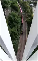 Von oben -

Blick von der Pont Grande-Duchesse Charlotte auf einen RE auf der Luxemburger Nordstrecke.

04.10.2017 (M)