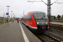 642 725  Schloss Hundisburg  (Siemens Desiro Classic) der Elbe-Saale-Bahn (DB Regio Südost) als Pendelverkehr zum ehemaligen Bw Lutherstadt Wittenberg anlässlich der jährlichen Bahnaktionstage steht in seinem Startbahnhof Lutherstadt Wittenberg Hbf bereit. [24.9.2017 | 10:42 Uhr]