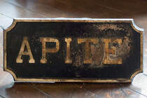 Brasilianische Version der Pfeiftafel. Die Companhia Paulista (CP) führte einige ihrer Signale in massiven Messing aus. Eisenbahnmuseum Jundiai, 12.10.2017