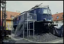 Am 17.7.1991 existierte noch das Unterfränkische Verkehrsmuseum in Gemünden. Zu den ausgestellten Exponaten zählte auch die Altbau E-Lok 118024 damals in noch blauer Lackierung. 