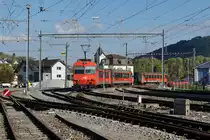 AB: Impressionen von der Appenzeller-Bahn vom 12. Oktober 2017.
Der Verstärkungswagen im Hintergrund wird am Morgen und am Abend mitgeführt auf der Strecke St. Gallen - Appenzell.
Foto: Walter Ruetsch