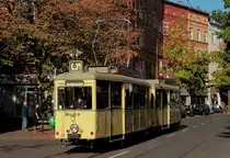 Am 15.10.2017 fanden anläßlich des Tages der offenen Tür im historischen Betriebshof Am Steinberg Zubringerfahrten mit verschiedenen Museumsfahrzeugen der Rheinbahn statt. Eingesetzt wurde auch der aus Tw 14 und Bw 332 bestehende KSW-Zug, der hier auf der Nordstraße unterwegs ist.