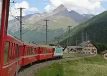 Ge 4/4 II 616  Filisur  drückt den R1941 (Scuol-Tarasp - Pontresina) aus S-chanf in Richtung Zuoz.

S-chanf, 15. Juni 2017