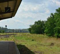 Dieser Fahrtanzeiger wird in Güsten niemals mehr Fahrt anzeigen denn sein Gleis ist schon lange abgebaut.

Güsten 02.08.2017