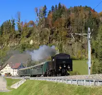 Eb 3/5 5810  Habersack  der Dampfbahn Bern unterwegs am 15. Oktober 2017 von Bauma via Fischenthal nach Wald zwischen Bauma und Steg.