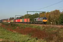 Die DE6309 von Crossrail zieht einen Containerzug durch Lummen Richtung Hasselt und weiter nach Aachen-West. Aufgenommen am 14/10/2017.