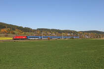 vor Gloggnitz fährt in herbstlicher Stimmung RJ-73 mit 1216.238 am 16.10.17