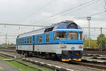 854 027 ist am 10.10.2017 als Os 9530 aus Praha-Vršovice in Mělník eingetroffen und setzt nun um, die Rückleistung in die Hauptstadt ist schon in 20 Minuten fällig