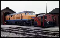 V 320 war einst die stärkste Diesellok in Deutschland und u.a. auch einige Jahre auf der Teutoburger Wald Eisenbahn im Einsatz. Am 13.8.1991 wurde sie von der TWE Köf 11 an die Tankstelle im BW Lengerich Hohne gezogen.
