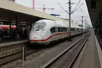 Am 02.10.2017 verlässt ICE9553 aus Paris den Hauptbahnhof von Mannheim in Richtung Frankfurt.