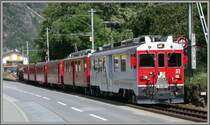 R 1617 n�hert sich dem Bahn�bergang bei der Grenzstation Campocologno. (08.05.2007)
