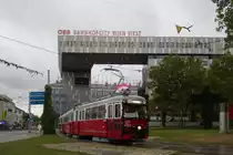 Am letzten Betriebstag der Linie 58 waren auf dieser drei Sonderzüge unterwegs. Einer davon war das geschmückte Gespann E1 4523 und c3 1213, welches sich hier gerade in der Schleife Westbahnhof befindet, 01.09.2017