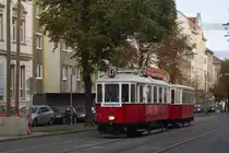 Der dritte Sonderzug, welcher am letzten Betriebstag der Linie 67 in der Favoritenstraße (zur Alaudagasse) unterwegs war, war M 4077 und k5 3940. Auf dem Bild bahnt sich die Garnitur ihren Weg zur Alaudagasse auf der Favoritenstraße hoch. 02.09.2017