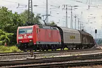 Mit einem gemischten Güterzug und Fernlicht fuhr am 18.06.2016 die 185 106-2 an dem Rangierbahnhof von Koblenz Lützel, als das Sommerfest vom DB Museum statt fand. 