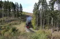Durchs herbstliche Drängetal schnauft 99 222 mit dem P8937 (Wernigerode - Brocken).

Drei Annen, 13. Oktober 2017