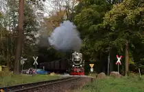 Im letzten Licht des Tages nähert sich 99 7240 mit dem P8939 der Steinernen Renne.

Steinerne Renne, 13. Oktober 2017
