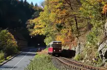 Erst gegen Mittag erreichte die Sonne diese Stelle im Selketal. Genau zu richtigen Zeit zeigte sich 187 011 als P8952 (Eisfelder Talmühle - Quedlinburg).

Stahlhammer, 14. Oktober 2017