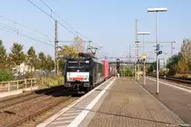 ES 64 F4 - 803 (189 803-0) MRCE Dispolok GmbH für DB Cargo mit einem Containerzug in Brandenburg und fuhr weiter in Richtung Magdeburg. 17.10.2017
