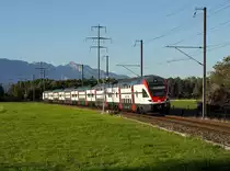 Der RABe 511 022 als RE nach Chur am 11.10.2017 unterwegs bei Wartau.