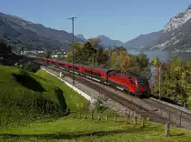 Die 1116 219 mit einem RJ nach Wien am 11.10.2017 unterwegs bei Unterterzen.