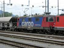 Eine Re 420 der SBB steht mit einem G�terzug in Buchs/SG abfahrtbereit in Richtung Sevelen am 14.05.07