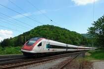 RABDe 500 016-1  Alice Rivaz , Schweizer Schriftstellerin 1901-1998. Ein klein wenig kann man die Neigung des Zuges erkennen, da es beim Bhf. Effingen (Aargau) diese leichte Kurve gibt. 3.5.2007