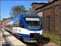 VT0002 der Ostseeland GmbH als OLA80115 am Gl.1 des Bahnhof Bergen auf R�gen. 10.05.07