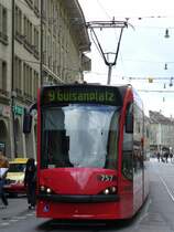 Bern Mobil - Combino Be 4/6  757 in den Gassen von Bern am 03.03.2007