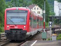 Die Br.650 321-3 fuhr am 12.05.07 als RE-Zug nach Langenau/W�rtt.
Hier bei der Ausfahrt im Bahnhof Aalen.