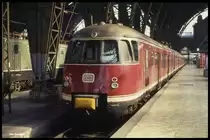 430113 kam am 14.9.1991 anläßlich der IAA im Sonderzugdienst um 10.25 Uhr im Hauptbahnhof Frankfurt an.