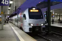 Am Abend des 04.10.2017 steht Süwex Flirt3 Nr. 429 125 im Hauptbahnhof von Mannheim und hat seine Fahrt als RE1 vo Koblenz soeben beendet.