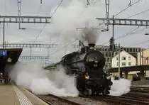 Die C 5/6 Nr. 2969 der Eurovapor hatte die Hälfte ihrer ersten grossen Fahrt nach der Wiederinbetriebnahme von Sulgen-Winterthur-Koblenz-Brugg-Immensee-Arth•Goldau-Schwyz nach Erstfeld überstanden. Der  Sulgener Elefant  den Bahnpark Brugg verlassen und wendet im Bild im Bahnhof Brugg. Inzwischen hatte sich zwar die Lücke in den Wolken zu gemacht, aber immerhin fing die C 5/6 so richtig an zu dampfen!  So muss es eben sein! 
 Freitag, 20. Oktober 2017