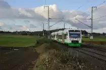 VT 303 der Erfurter Bahn als EB 81077 von Gutenfürst nach Hof bei Feilitzsch, 04.10.2016