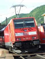 146 218 in Geislingen (Steige) mit einem RE Richtung Ulm am 13.05.2007