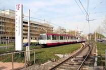 Telekom-Express an der Station  Deutsche Telekom  vor dem Hintergrund der Telekom-Zentrale ....