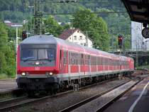 Einfahrt eines RE-Zuges im Bahnhod Aalen, dieser Zug kam von Stuttgart Hbf und fuhr um 18.35 Uhr zur�ck nach Stuttgart Hbf, am Ende des Zuges hing eine Br.146. Aufgenommen am 12.05.07