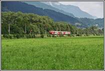 Eine 1144er schiebt einen Regionalzug nach Innsbruck. Aufgenommen bei Stans b.Schwaz am 17.06.05