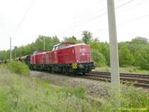 13.Mai 2007: Magdeburg Richtung Helmstedt....ca.10km vor Helstedt. In Doppeltraktion: PBSV Verkehrs GmbH Lok 20 und 19 haben die Steigung �berwunden.