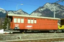 RhB - Xk 9035 II am 27.02.1998 in Reichenau - Montagewagen - 2-achsig mit 2 offenen Plattformen - Baujahr 1903 - SIG - Gewicht 7,74t - Ladegewicht 3,00t - L�P 11,40 m - zul�ssige Geschwindigkeit Aufkleber 60 km/h - �2=20.01.1994 - Lebenslauf: ex ABC 60 - 1911 ABC 555 - 1953 BC 555 - 1956 B 2155 - 1964 B� 2155 1967 ausr - 1968 X 9035 II - 1989 Xk 9035 II
