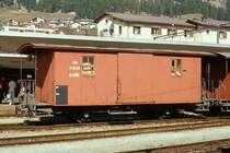 RhB - Xk 9038 am 23.09.1999 in Samedan - Werkzeugwagen - 2-achsig mit 2 offenen Plattformen - Baujahr 1896 SIG - Gewicht 6,28t - Ladegewicht 10,00t - L�P 8,70 m - zul�ssige Geschwindigkeit 55 km/h - �=20.07.1978 - Lebenslauf: ex F 4 - 1899 F 504 - 1911 F 4004 I - 1944 X 9038 - 1989 Xk 9038 - 08/1990 DFB X 2938 - 2000 Club1889

