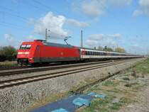 Niederschopfheim - 30.10.17 : vielleicht meine letzte Fototour vor dem Aufbau der Lärmschutzmauer. 101 052 mit dem EC 7 Dortmund - Interlaken Ost.