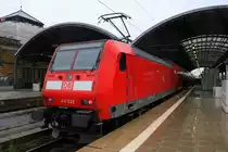 146 028 der Elbe-Saale-Bahn (DB Regio Südost) als RE 16203 (RE20) von Salzwedel bzw. RE 16311 (RE30) von Magdeburg Hbf nach Naumburg(Saale)Hbf steht in Halle(Saale)Hbf auf Gleis 4. [7.10.2017 | 8:52 Uhr]