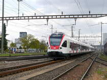 SBB - Triebwagen RABe 521 016 unterwegs bei Prattelen am 28.10.2017