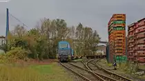 Am 31.10.17 stand in Hamburg-Altenwerder die 273 005-9 D-ATLU (Alpha Trains Belgium) in der sogenannten  Schwarzen Ecke  abgestellt.
Für gewöhnlich ist alles was dort steht im auftrag (Wenn auch nur kurz) der LOCON Logistik & Consulting AG.
Dort ist des heufigeren auch die Railpool 187 309-0 und der BRLL ER20 (223 013-4) anzutreffen.
! Das Bild ist vom Gehweg/rückseitig befindlichen Bahnübergang aus gemacht !